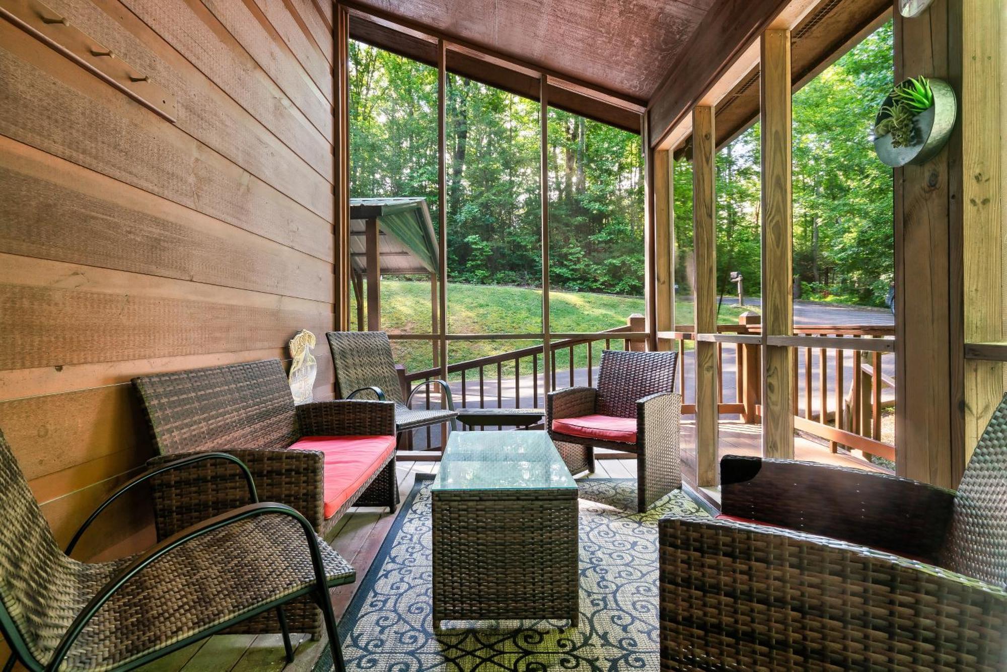 Peaceful Family Cabin With Hot Tub, Game Room, & More! Sevierville Esterno foto